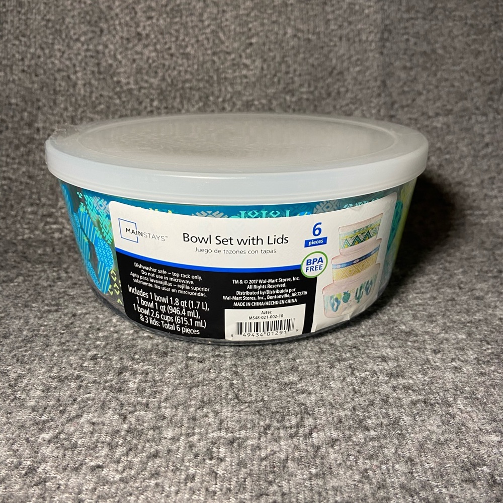 Bowls set with lids